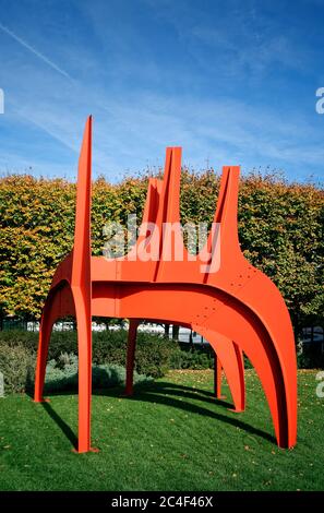 Alexander Calders Skulptur Cheval Rouge (erbaut 1974). Es ist in der National Gallery of Art Sculpture Garden, Washington, DC, USA installiert Stockfoto