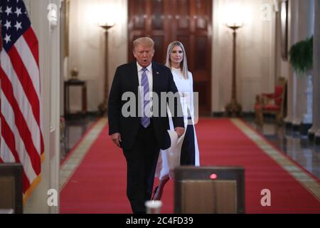 Washington, USA. Juni 2020. Präsident Donald Trump spricht während des American Workforce Policy Advisory Board Meetings im East Room des Weißen Hauses am 26. Juni 2020 in Washington, DC.(Foto: Oliver Contreras/SIPA USA) Quelle: SIPA USA/Alamy Live News Stockfoto