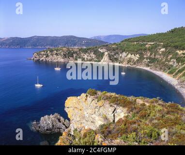 Strand und Küstenansicht in der Nähe von Laconia, Elba, Toskana Region, Italien Stockfoto