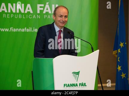 Fianna Fail-Anführer Micheal Martin, der die Rolle des irischen Premierministers bei der historischen Versöhnung einer politischen Fehde mit Fine Gael übernehmen wird, die bis zur Staatsgründung vor einem Jahrhundert zurückreicht, spricht im Clayton Hotel in Dublin: Nach vier Monaten politischer Sackgasse wurde gebrochen, als Mitglieder von Fianna Fail, Fine Gael und die Grünen stimmten für das Programm für die Regierung zu verabschieden. Stockfoto