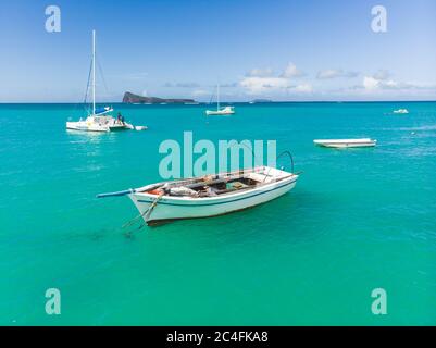 Cap Malheureux mit der Insel Coin de Mire in die Ferne, Mauritius, Indischer Ozean Stockfoto