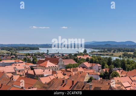 Blick auf Ptuj und Drau von Schloss Ptuj, Slowenien Stockfoto