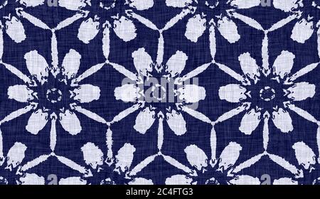 Nahtlose indigo gefärbte Bandana Textur. Blau dunkel gewebte Baumwolle Effekt Hintergrund. Wiederholen Sie indonesische Batik Resist Muster. Weißer Block gedruckt vintage Stockfoto