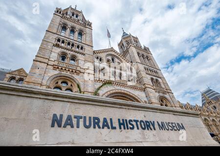 Das Natural History Museum in London - Außenansicht des Gebäudes, das 1881 erbaut und eröffnet wurde Stockfoto