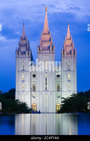 Mormon Temple & Reflecting Pool in Temple Square, Salt Lake City, Utah, USA, Nordamerika Stockfoto