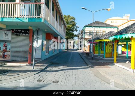 April 2020 Cay Hill St.maarten: Hinterstraße wegen Unterwürfigkeit wegen Corona-Virus stillgelegt Stockfoto