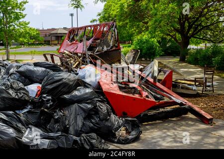 Protestaufstände in den USA nach Vandalismus Rache, verbrannt Unternehmen beschädigt Stockfoto