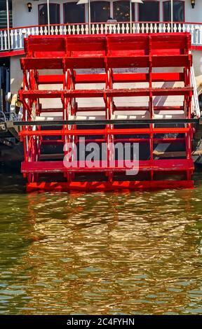 Paddle Wheel Steamboat Riverboat Mississippi River New Orleans Louisiana. Eines der letzten Sternwheel Steamboats auf dem Fluss und in den Vereinigten Staaten Stockfoto