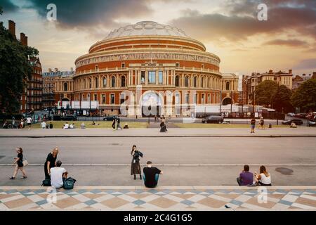 Die Royal Albert Hall bei Sonnenuntergang in London Stockfoto