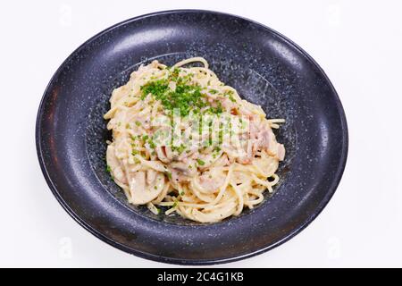 Spaghetti Carbonara Pasta mit Speck in reicher cremiger Sauce Stockfoto