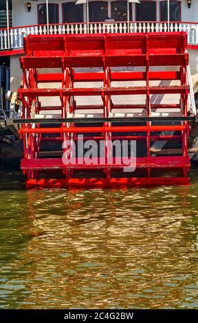 Paddle Wheel Steamboat Riverboat Mississippi River New Orleans Louisiana. Eines der letzten Sternwheel Steamboats auf dem Fluss und in den Vereinigten Staaten Stockfoto