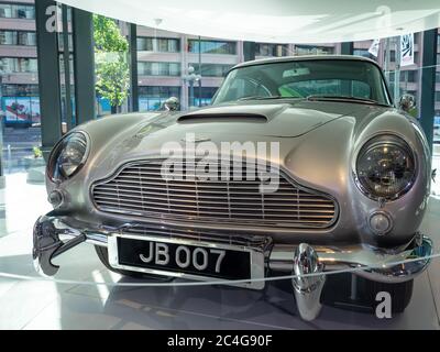 Nachbildung des Wagens von James Bond im Spionagemuseum in Washington DC USA Stockfoto