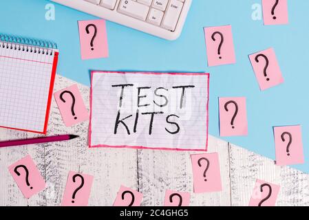 Test-Kits für Handschriften. Konzeptionelle Foto-Tools verwendet, um die Anwesenheit von etwas im Körper Schreibwerkzeuge, Computer-Zeug und gekritzelte pa zu erkennen Stockfoto