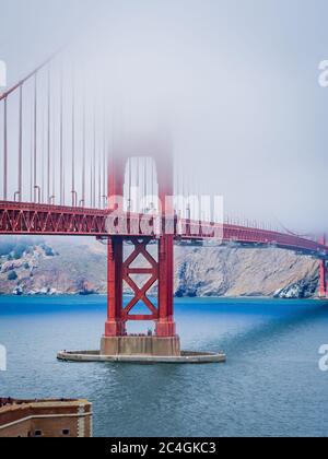 Golden Gate Bridge in San Francisco mit Nebel. Kalifornien, USA Stockfoto