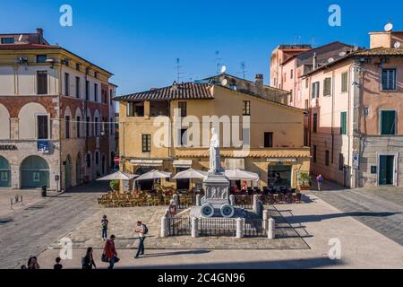 Blick auf den Pietrasanta Platz und die Kathedrale, in der Versilia, Toskana, Italien Stockfoto