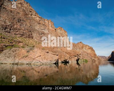 Sonnige Sicht auf die wunderschöne Landschaft rund um Willow Beach in Arizona Stockfoto