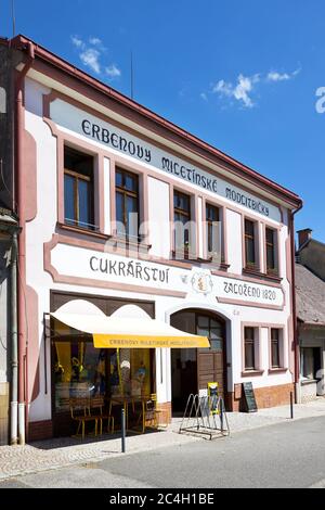Miletínské modlitbičky,Náměstí K. J. Erbena, město Miletín, Kralovéhradecký kraj, Česká republika / K.J. Erben Platz, Stadt Miletin, Hradec Kralove re Stockfoto