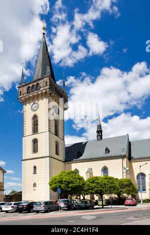 Kostel sv. Jana Křtitele, město Dvůr Králové nad Labem, Kralovéhradecký kraj, Česká republika / Kirche, Stadt Dvur Kralove nad Labem, Hradec Kralove re Stockfoto