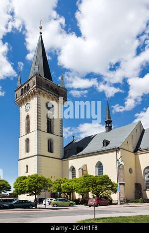 Kostel sv. Jana Křtitele, město Dvůr Králové nad Labem, Kralovéhradecký kraj, Česká republika / Kirche, Stadt Dvur Kralove nad Labem, Hradec Kralove re Stockfoto