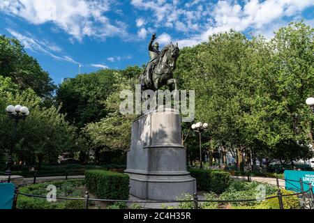 New York, Usa. Juni 2020. Allgemeine Ansicht der Statue von Präsident George Washington auf Union Square. Viele Statuen historischer Persönlichkeiten wie George Washington, Abraham Lincoln, Theodore Roosevelt, Christopher Columbus wurden Ziele von Protesten in den USA. (Foto von Lev Radin/Pacific Press) Quelle: Pacific Press Agency/Alamy Live News Stockfoto