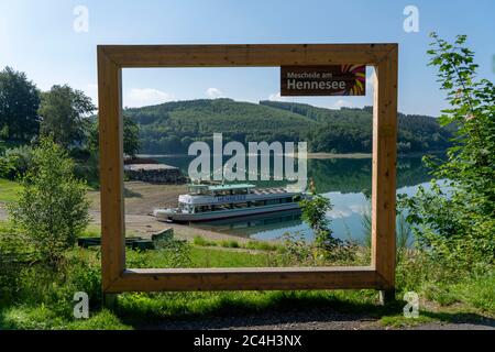 Der Hennesee, Hennetalsperre, Stausee im Sauerland, Ausflugsboot, Seenrundfahrt, MS HenneseeHochsauerlandkreis, bei Meschede, NRW, Germ Stockfoto