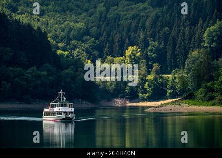 Der Hennesee, Hennetalsperre, Stausee im Sauerland, Ausflugsboot, Seenrundfahrt, MS HenneseeHochsauerlandkreis, bei Meschede, NRW, Germ Stockfoto