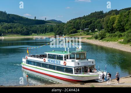 Der Hennesee, Hennetalsperre, Stausee im Sauerland, Ausflugsboot, Seenrundfahrt, MS HenneseeHochsauerlandkreis, bei Meschede, NRW, Germ Stockfoto