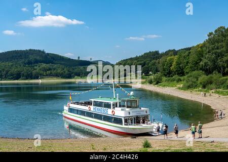 Der Hennesee, Hennetalsperre, Stausee im Sauerland, Ausflugsboot, Seenrundfahrt, MS HenneseeHochsauerlandkreis, bei Meschede, NRW, Germ Stockfoto