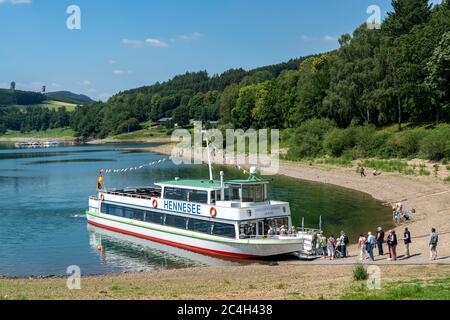 Der Hennesee, Hennetalsperre, Stausee im Sauerland, Ausflugsboot, Seenrundfahrt, MS HenneseeHochsauerlandkreis, bei Meschede, NRW, Germ Stockfoto