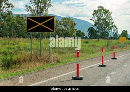 Verkehrszeichen durchgestrichen, da nicht mehr in Gebrauch Stockfoto