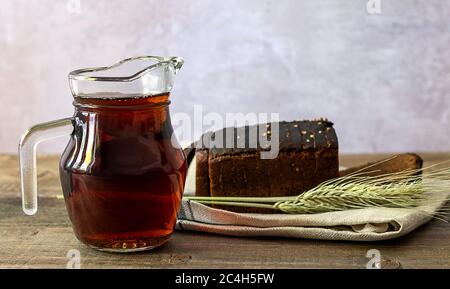 Traditionelle fermentierte slawische und baltische Getränk Kvass Stockfoto
