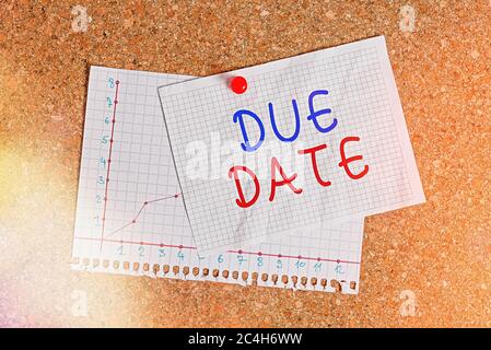 Handschrift Text Schreiben Fake News. Konzeptionelle Foto falsche Informationen veröffentlichen unter dem Deckmantel, authentische Nachrichten Corkboard Farbe Größe Papier Stift Stockfoto