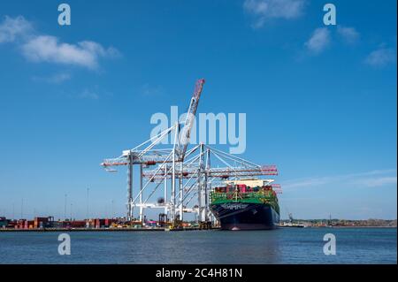 HMM Oslo dockte in Southampton, Hampshire, England, Großbritannien von Marchwood aus. Stockfoto