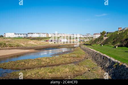 Die Mündung des Flusses NEET, auch bekannt als die Strat, in der Nähe von Summerleaze Beach, Bude, Cornwall, England, Großbritannien. Stockfoto