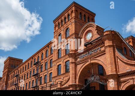 Lodz, Polen - 7. Juli 2019: Eintritt in das Kunst- und Unterhaltungszentrum Manufaktura in Lodz, Polen Stockfoto