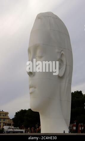 Julia Skulptur von Jaume Plensa auf der Plaza de Colon Columbus Square Madrid Stockfoto