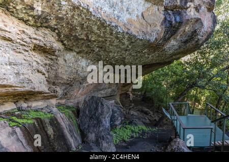 Burrungkuy, Australien - 12. März 2020: Die Burrungkuy Aborigines Unterschlupf und Rock Art Gallery in Australien. Stockfoto