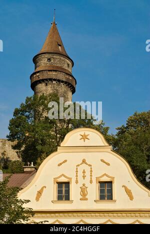 Turm der Truba Burg über dem Burischen Museum Zdeněk in Náměstí Štramberk, Moravskoslezský kraj, Tschechische Republik Stockfoto