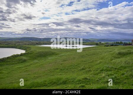 Kirkjubaejarklaustur, ätherische Landschaften während der Mittsommernacht im Süden Islands Stockfoto