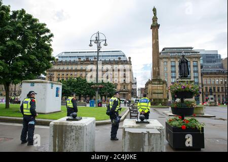 Glasgow, Schottland, Großbritannien. 27. Juni 2020. Starke Polizeipräsenz als geplanter Protest ist ein No-Show, Glasgow, Schottland, Großbritannien. Quelle: Colin Fisher/Alamy Live News Stockfoto