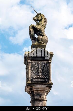 Einhorn in Ketten auf dem Mercat Cross in Culross, Fife, Schottland Stockfoto