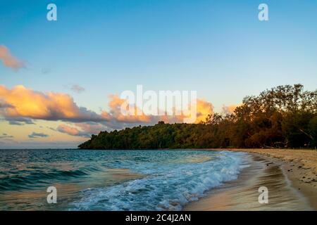 Ein wunderschöner Sonnenaufgang, Koh Ta Kiew, Kambodscha Stockfoto