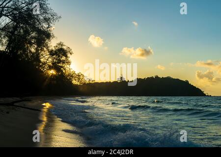 Ein wunderschöner Sonnenaufgang, Koh Ta Kiew, Kambodscha Stockfoto