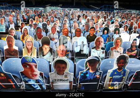 Ein allgemeiner Blick auf die Kartonausschnitte von Fans in den Tribünen vor dem Sky Bet Championship Spiel in der Elland Road, Leeds. Stockfoto