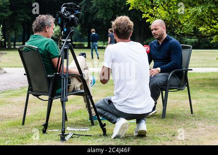 27-06-2020: Sportnieuws: Boekpresentatie Sneijder: Doorn Wesley Sneijder Interview mit Mikos Gouka von AD bei der Buchpräsentation von Sneijder Stockfoto