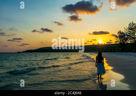 Long Set Beach, Koh Rong, Kambodscha- Feb, 2020 : ein wunderschöner Sonnenuntergang von Long Set Beach, Koh Rong, Kambodscha Stockfoto