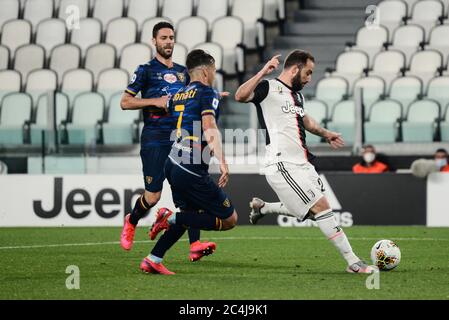 Turin, Italien. Juni 2020. Gonzalo Higuaín von Juventus punktet beim Fußballspiel Serie A Juventus FC vs Lecce. Juventus gewann am 26. juni 2020 im Allianz Stadion in Turin (Foto: Alberto Gandolfo/Pacific Press/Sipa USA) Quelle: SIPA USA/Alamy Live News Stockfoto