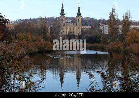 Bodenloser See /Feneketlen to/ und die zisterzienserkirche St. Imre in Budapest,Ungarn.11/11/2017 Stockfoto