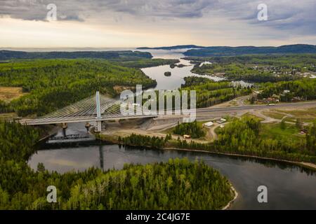 Nipigon River Bridge Mit Blick Auf Die Nipigon Bay Bei Sonnenaufgang Stockfoto