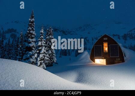 Pemberton, BC, Kanada: Wendy Thompson Hut im Marriot Basin an der Duffey Lake Road – Stock Photo Stockfoto